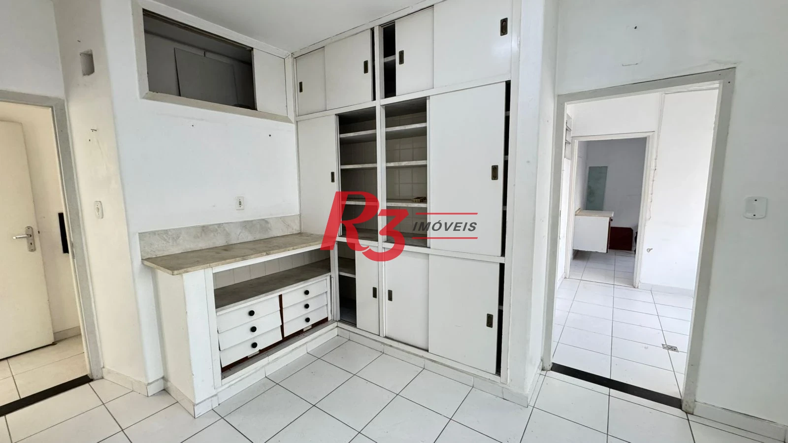 Apartamento com 3 dormitórios para alugar, 140 m² por R$ 5.094,07/mês - Gonzaga - Santos/SP