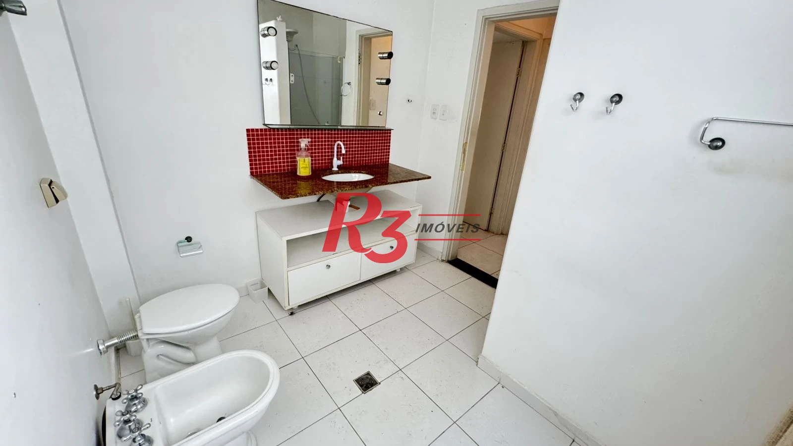 Apartamento com 3 dormitórios para alugar, 140 m² por R$ 5.094,07/mês - Gonzaga - Santos/SP