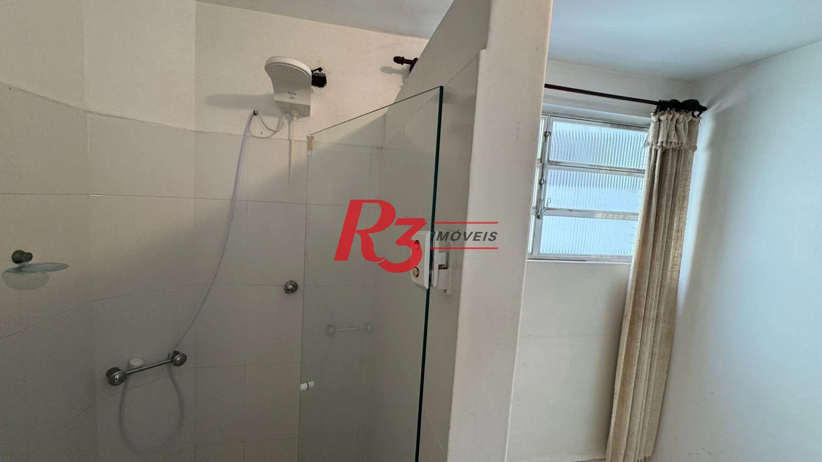 Apartamento com 3 dormitórios para alugar, 140 m² por R$ 5.094,07/mês - Gonzaga - Santos/SP