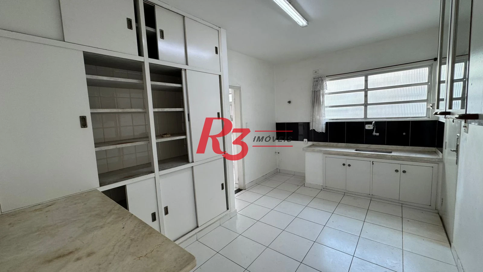 Apartamento com 3 dormitórios para alugar, 140 m² por R$ 5.094,07/mês - Gonzaga - Santos/SP