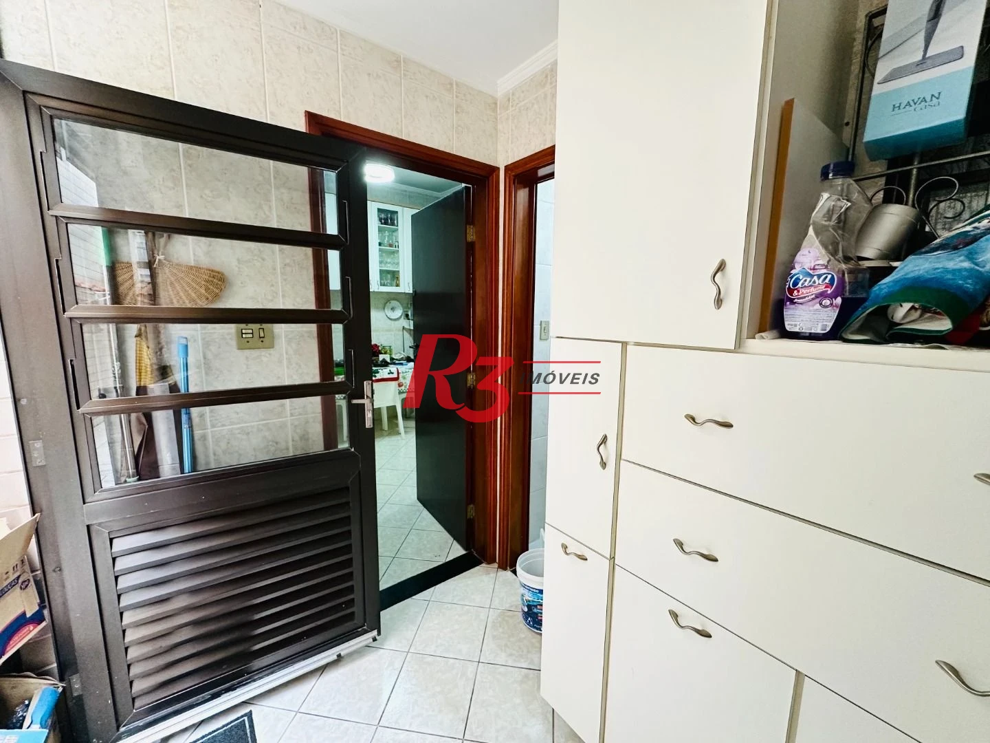 Casa sobreposta à venda 3 quartos suíte 1 vaga Boqueirão Santos