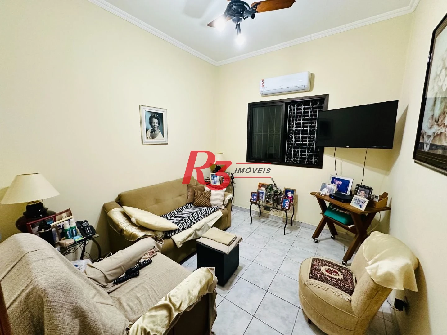 Casa sobreposta à venda 3 quartos suíte 1 vaga Boqueirão Santos