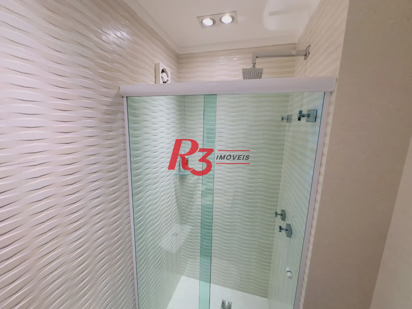 Apartamento com 2 dormitórios à venda, 69 m² por R$ 770.000,00 - Encruzilhada - Santos/SP