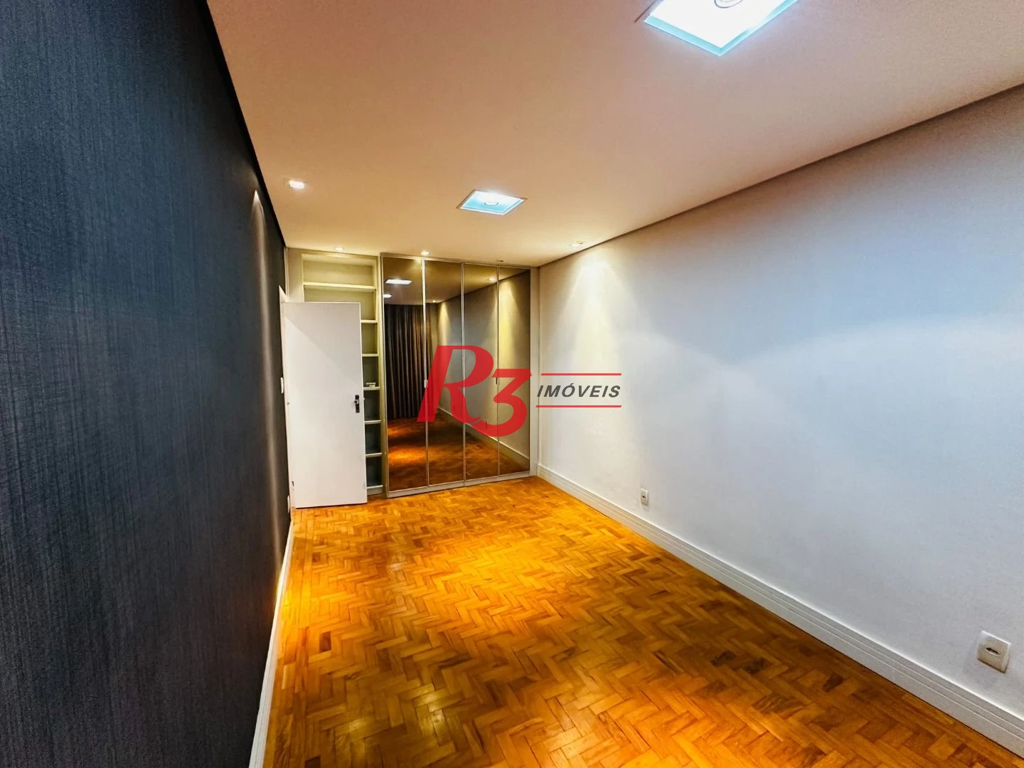 Apartamento com 2 dormitórios à venda, 110 m² por R$ 530.000,00 - Embaré - Santos/SP