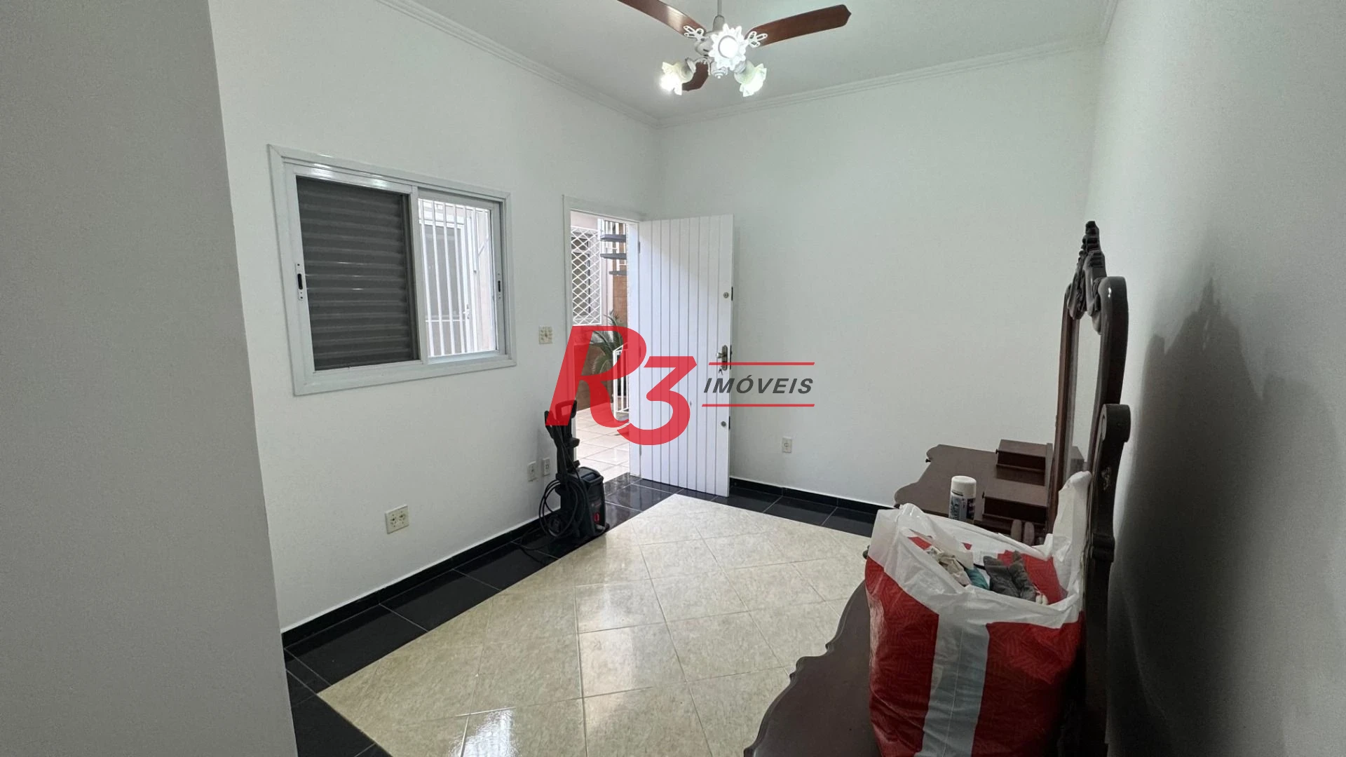 Casa com 4 dormitórios para alugar, 100 m² por R$ 4.700,00/mês - Encruzilhada - Santos/SP