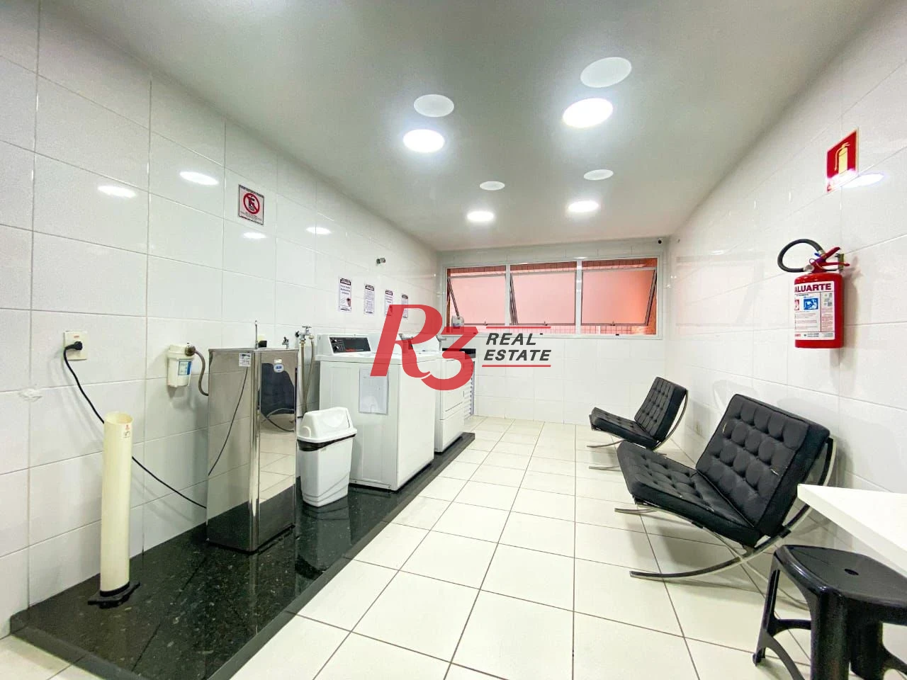 Apartamento com 2 dormitórios à venda, 97 m² por R$ 1.250.000,00 - Gonzaga - Santos/SP