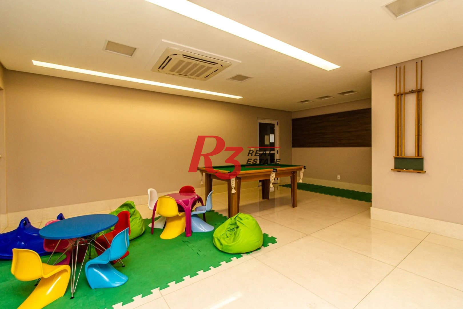 Apartamento com 3 dormitórios à venda, 171 m² por R$ 2.200.000,00 - Embaré - Santos/SP