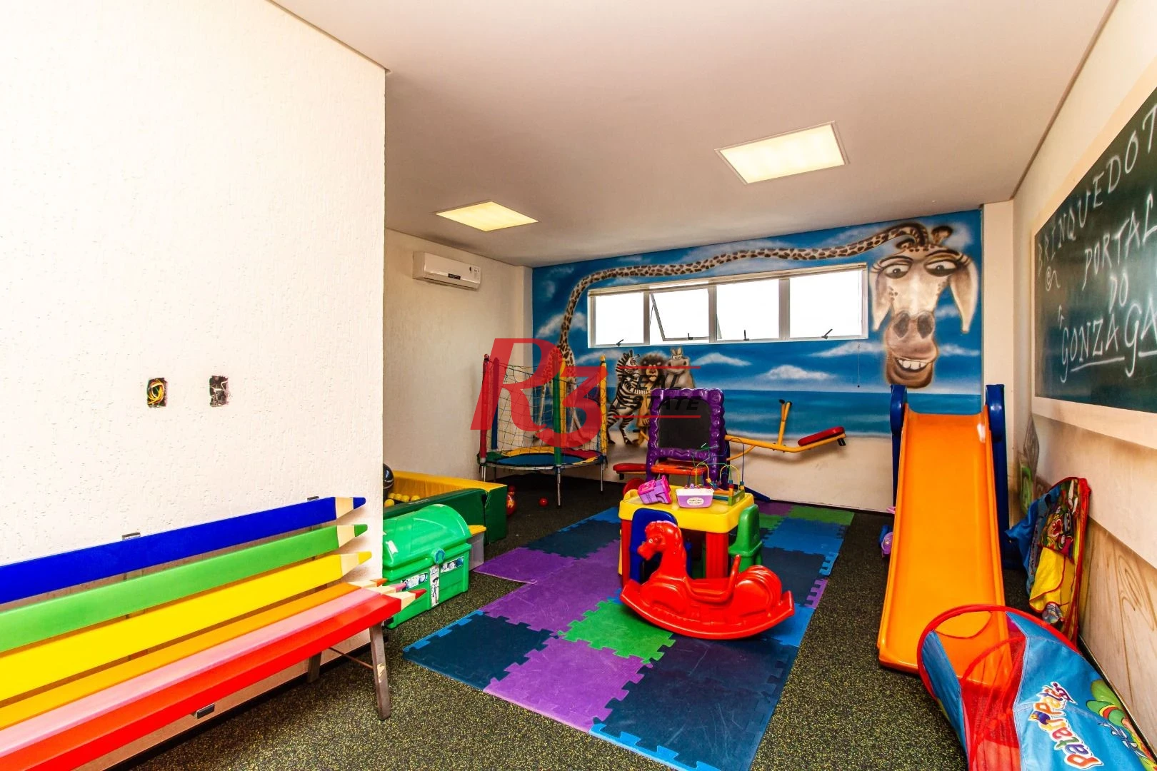 Apartamento Garden à venda, com 2 suítes e 3 vagas, Gonzaga, Santos SP