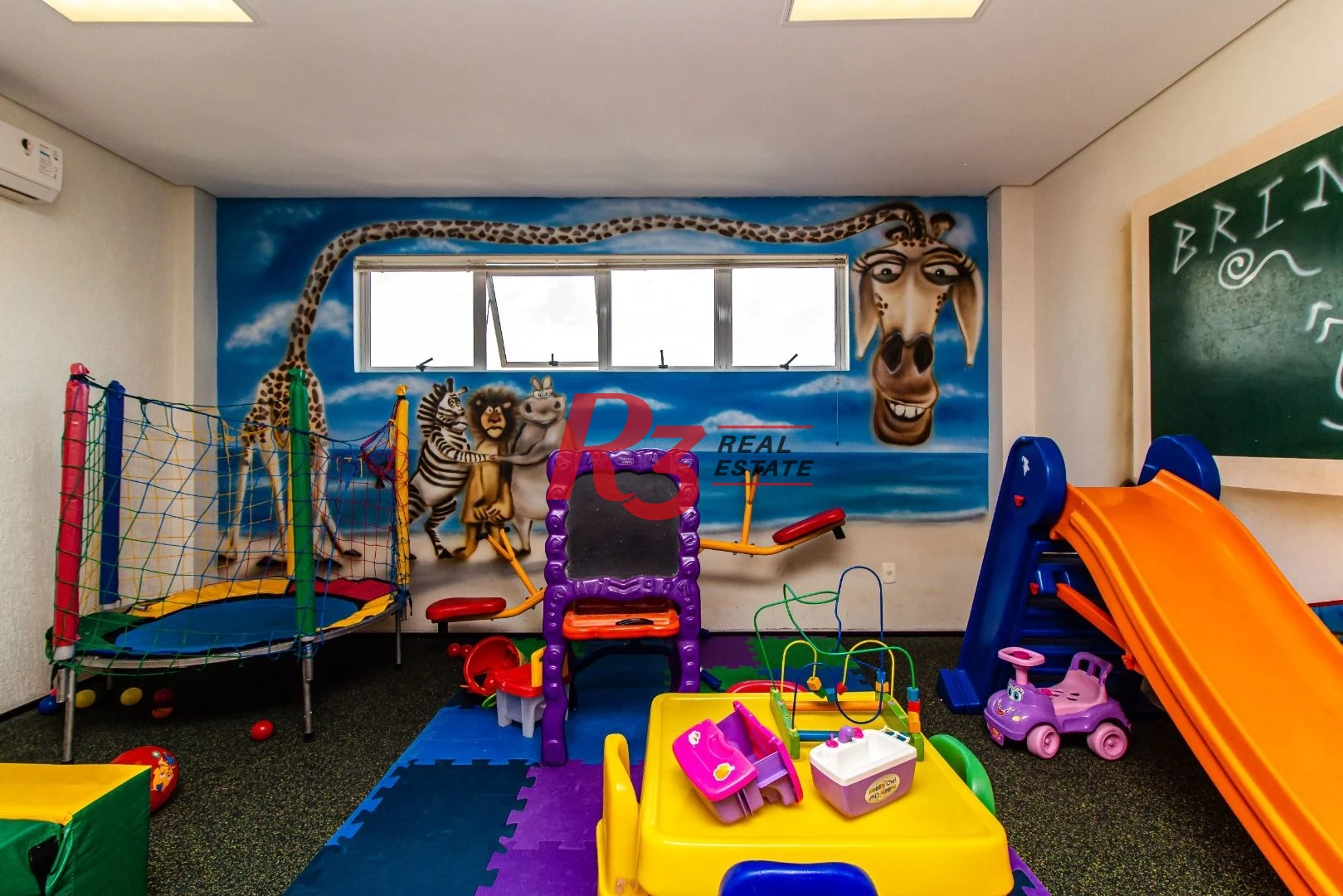 Apartamento Garden à venda, com 2 suítes e 3 vagas, Gonzaga, Santos SP