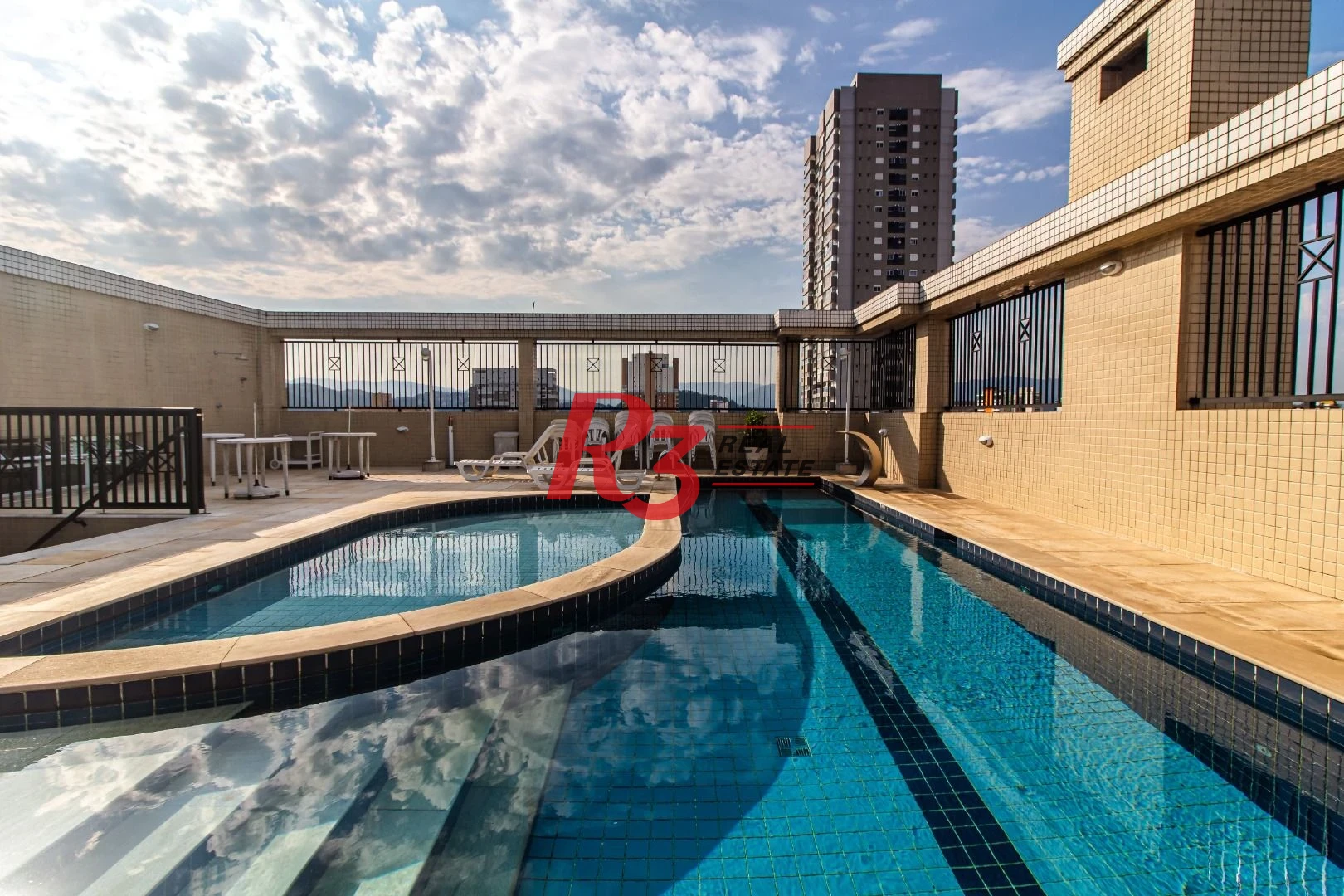 Apartamento Garden à venda, com 2 suítes e 3 vagas, Gonzaga, Santos SP