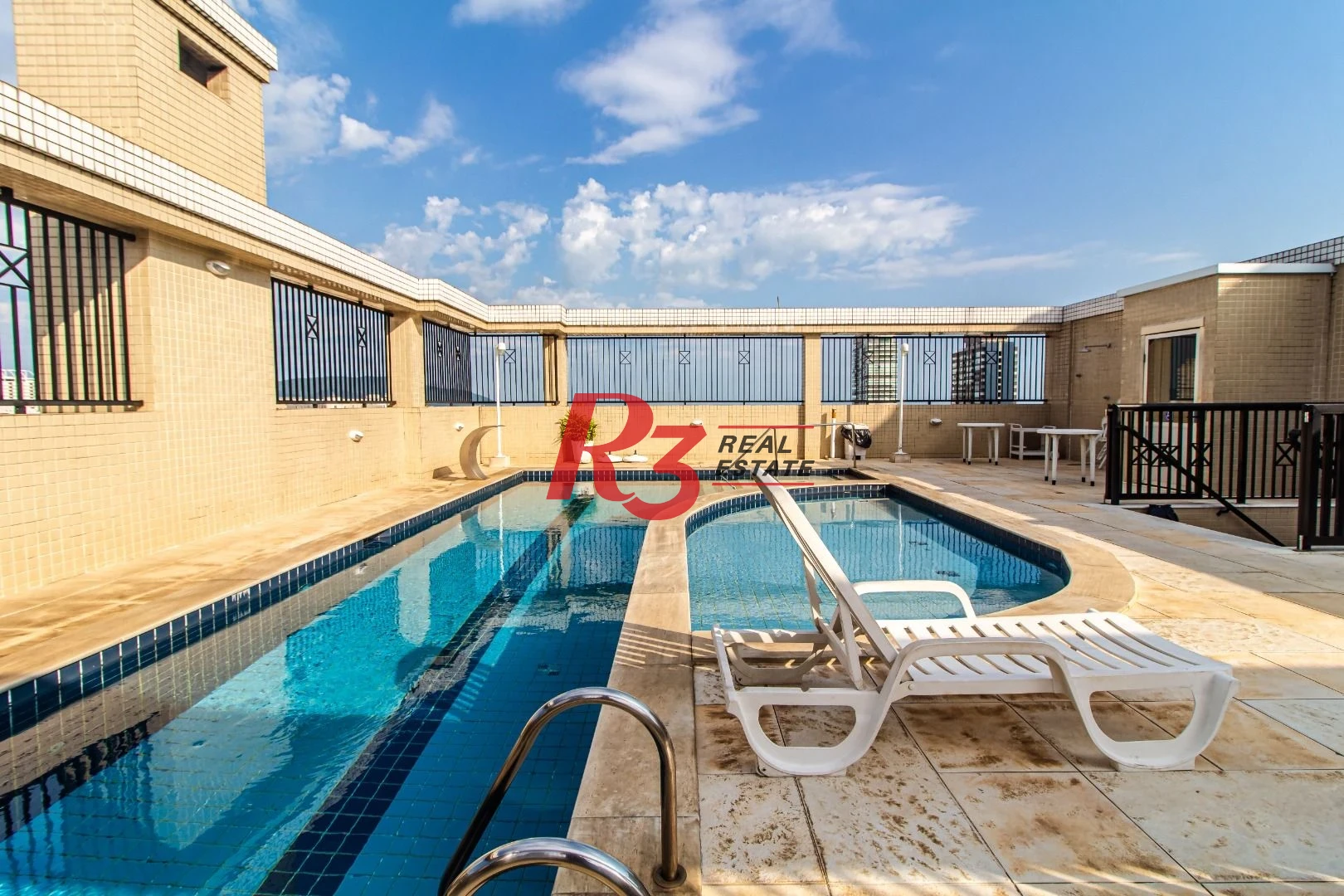 Apartamento Garden à venda, com 2 suítes e 3 vagas, Gonzaga, Santos SP