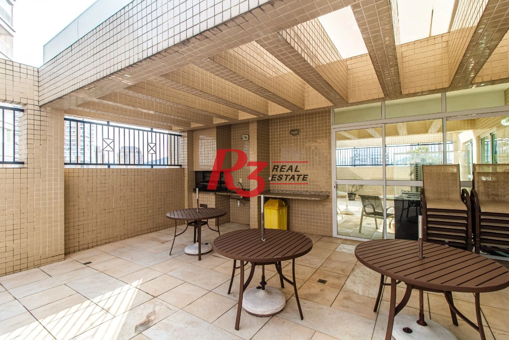 Apartamento Garden à venda, com 2 suítes e 3 vagas, Gonzaga, Santos SP