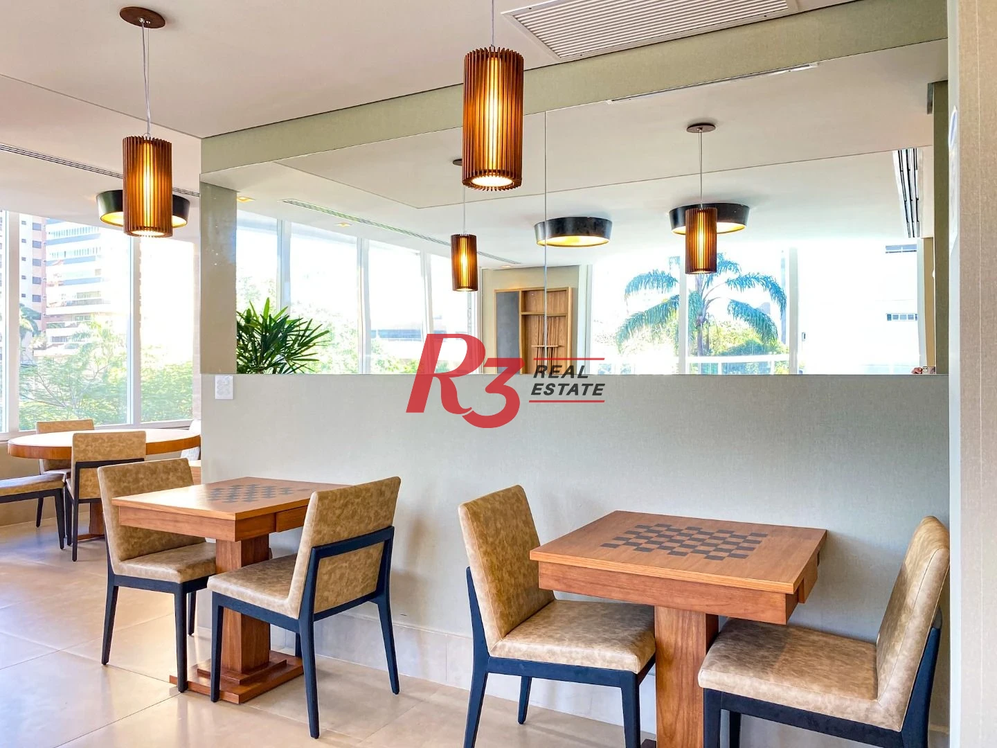 EXECLENTE APARTAMENTO NA APARECIDA, ÓTIMA LOCALIZAÇÃO, DIFERENCIADO COM DOUBLE SUÍTE NO QUARTO CASAL, VARANDA E PLANEJADOS