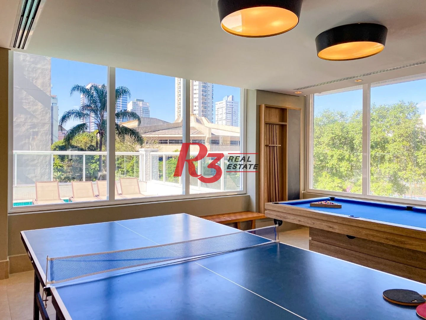 EXECLENTE APARTAMENTO NA APARECIDA, ÓTIMA LOCALIZAÇÃO, DIFERENCIADO COM DOUBLE SUÍTE NO QUARTO CASAL, VARANDA E PLANEJADOS