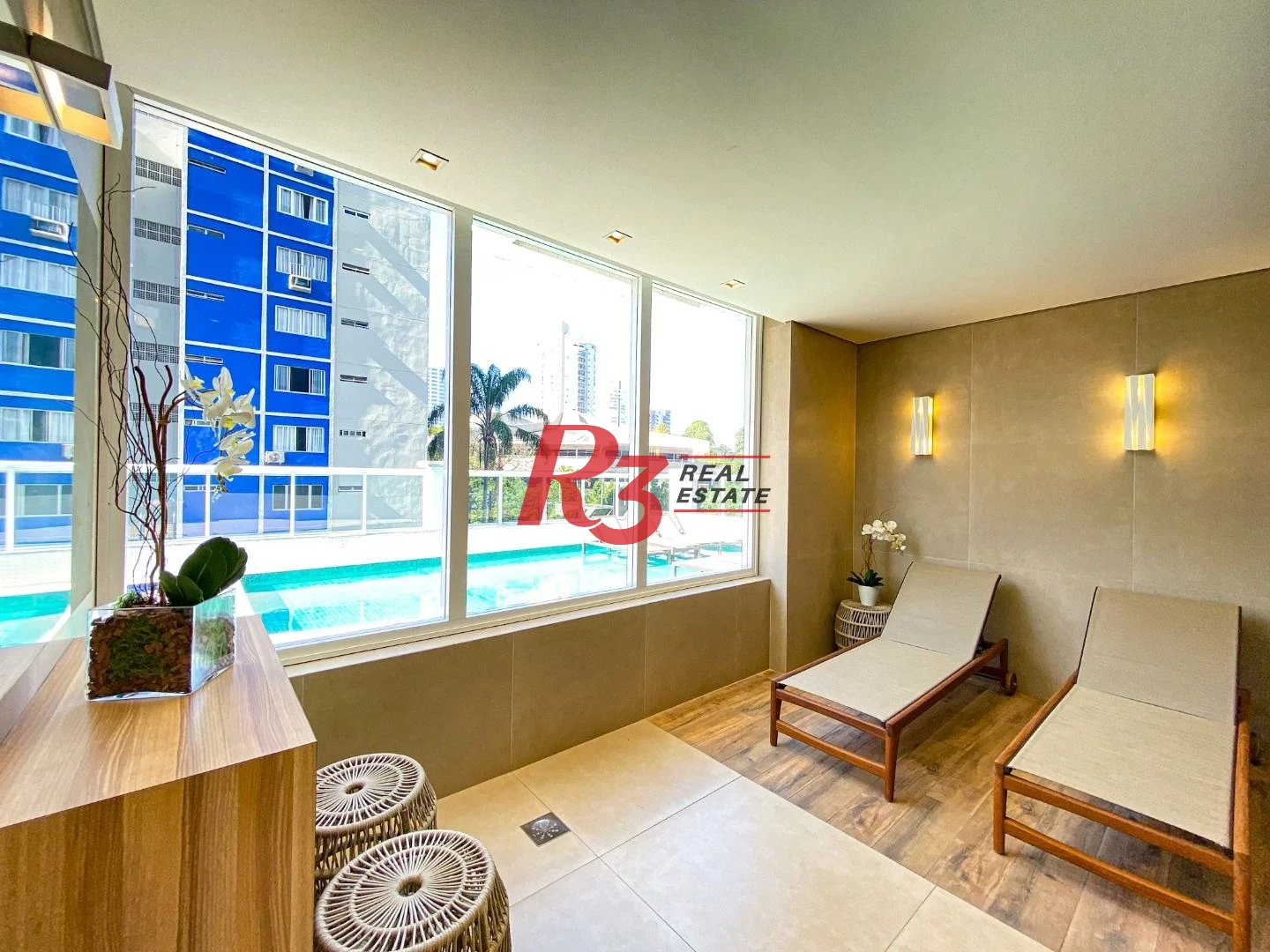 EXECLENTE APARTAMENTO NA APARECIDA, ÓTIMA LOCALIZAÇÃO, DIFERENCIADO COM DOUBLE SUÍTE NO QUARTO CASAL, VARANDA E PLANEJADOS