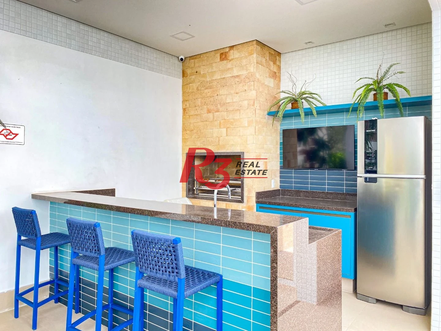 EXECLENTE APARTAMENTO NA APARECIDA, ÓTIMA LOCALIZAÇÃO, DIFERENCIADO COM DOUBLE SUÍTE NO QUARTO CASAL, VARANDA E PLANEJADOS