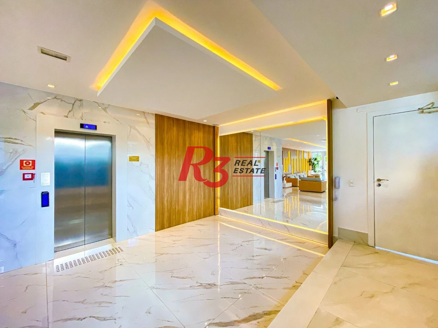 EXECLENTE APARTAMENTO NA APARECIDA, ÓTIMA LOCALIZAÇÃO, DIFERENCIADO COM DOUBLE SUÍTE NO QUARTO CASAL, VARANDA E PLANEJADOS