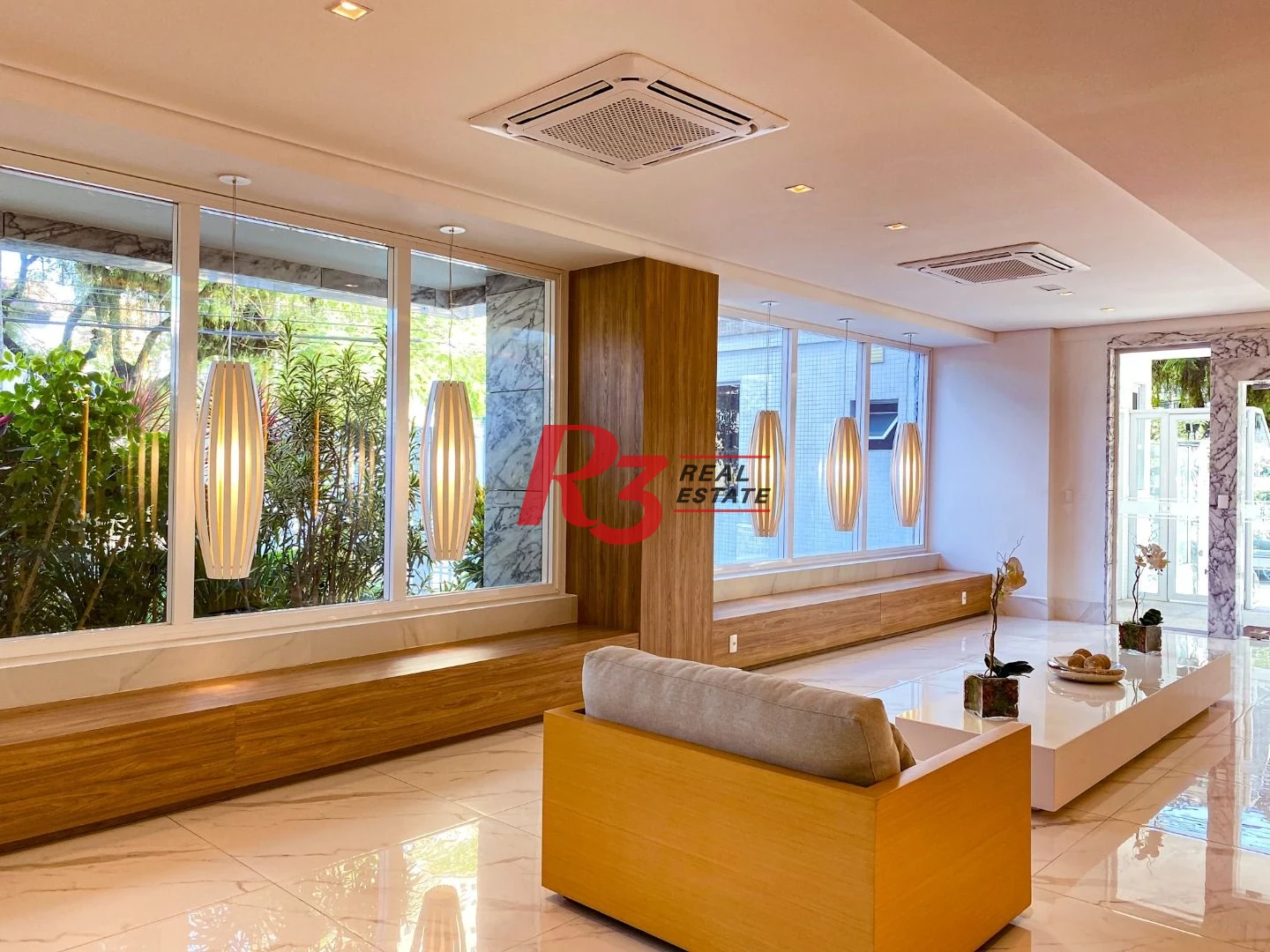 EXECLENTE APARTAMENTO NA APARECIDA, ÓTIMA LOCALIZAÇÃO, DIFERENCIADO COM DOUBLE SUÍTE NO QUARTO CASAL, VARANDA E PLANEJADOS
