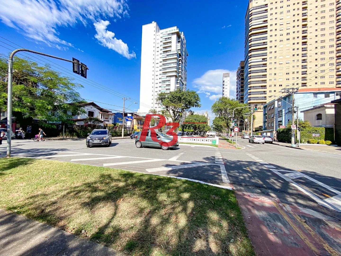 EXECLENTE APARTAMENTO NA APARECIDA, ÓTIMA LOCALIZAÇÃO, DIFERENCIADO COM DOUBLE SUÍTE NO QUARTO CASAL, VARANDA E PLANEJADOS
