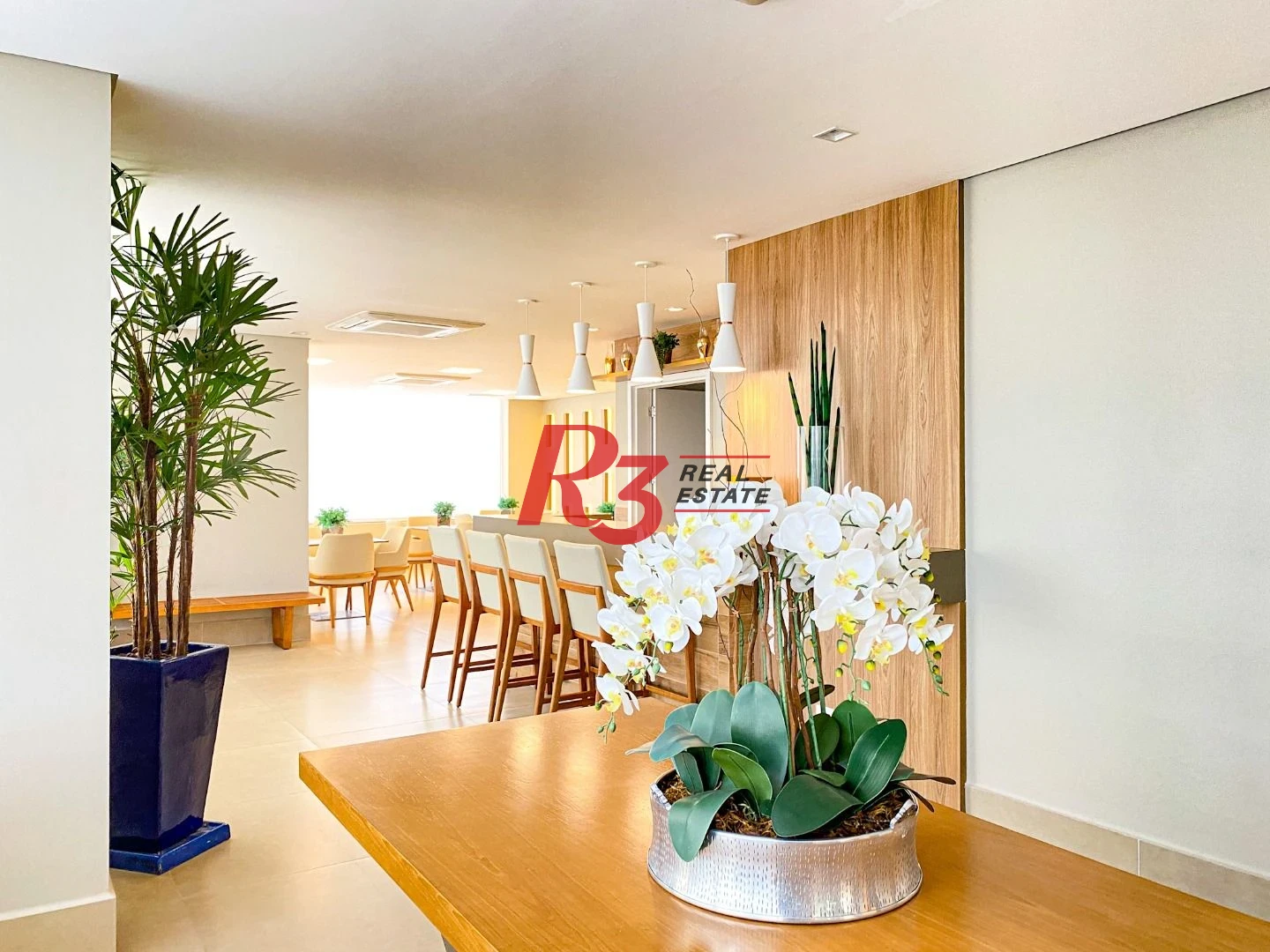 EXECLENTE APARTAMENTO NA APARECIDA, ÓTIMA LOCALIZAÇÃO, DIFERENCIADO COM DOUBLE SUÍTE NO QUARTO CASAL, VARANDA E PLANEJADOS