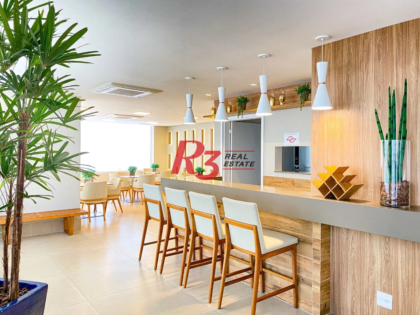 EXECLENTE APARTAMENTO NA APARECIDA, ÓTIMA LOCALIZAÇÃO, DIFERENCIADO COM DOUBLE SUÍTE NO QUARTO CASAL, VARANDA E PLANEJADOS
