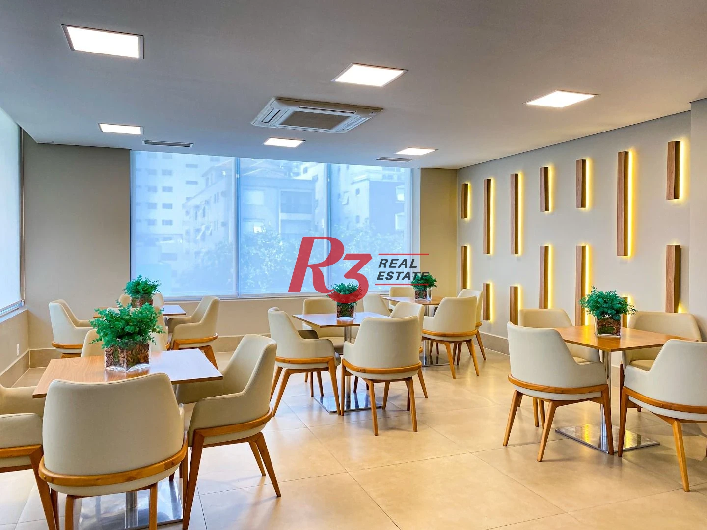 EXECLENTE APARTAMENTO NA APARECIDA, ÓTIMA LOCALIZAÇÃO, DIFERENCIADO COM DOUBLE SUÍTE NO QUARTO CASAL, VARANDA E PLANEJADOS