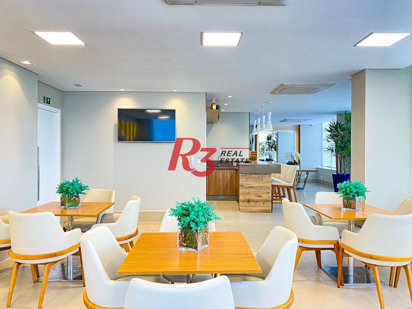 EXECLENTE APARTAMENTO NA APARECIDA, ÓTIMA LOCALIZAÇÃO, DIFERENCIADO COM DOUBLE SUÍTE NO QUARTO CASAL, VARANDA E PLANEJADOS