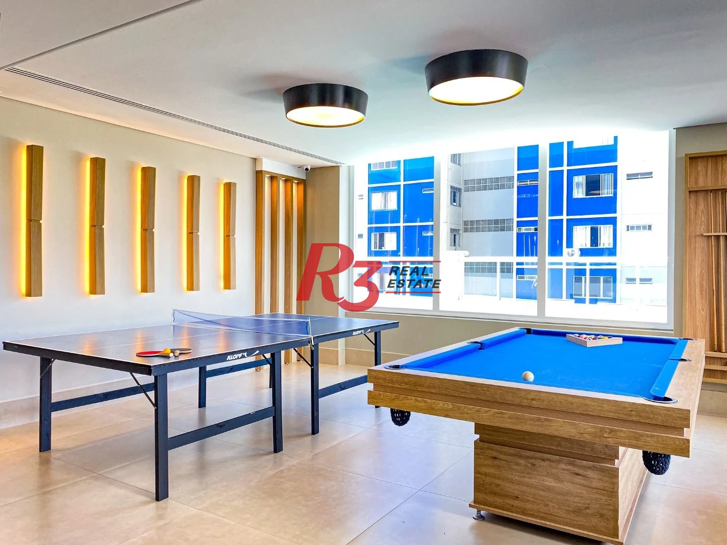 EXECLENTE APARTAMENTO NA APARECIDA, ÓTIMA LOCALIZAÇÃO, DIFERENCIADO COM DOUBLE SUÍTE NO QUARTO CASAL, VARANDA E PLANEJADOS