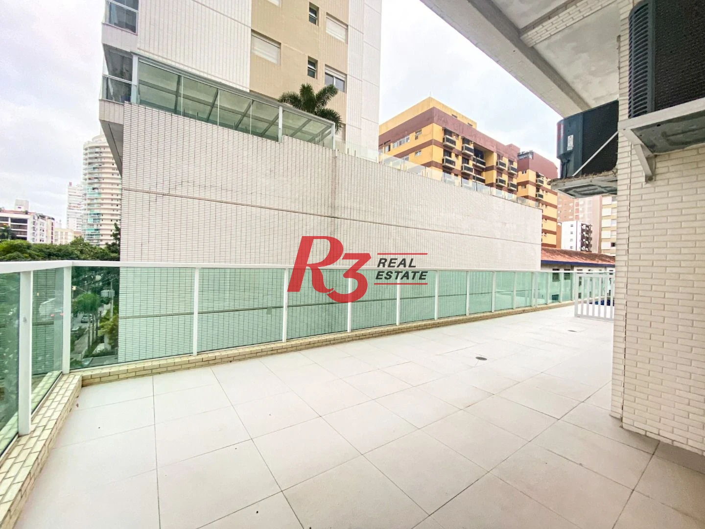 Apartamento  com 3 dormitórios c 3 suites Gonzaga - Santos