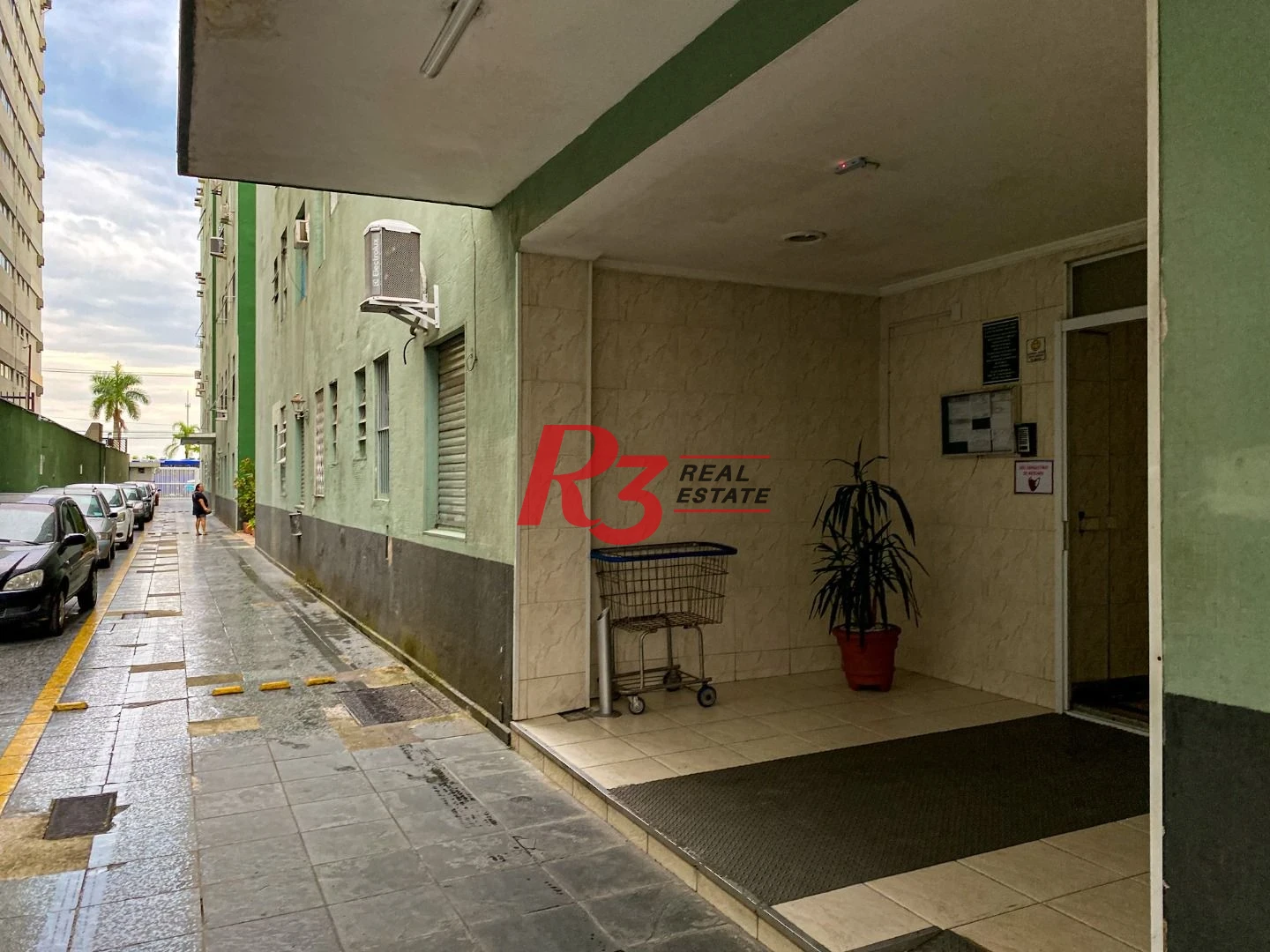 Excelente oportunidade para locação 100% mobiliada, em prédio frente mar, em Santos, 1 quarto e 1 vaga, condição muito especial!!