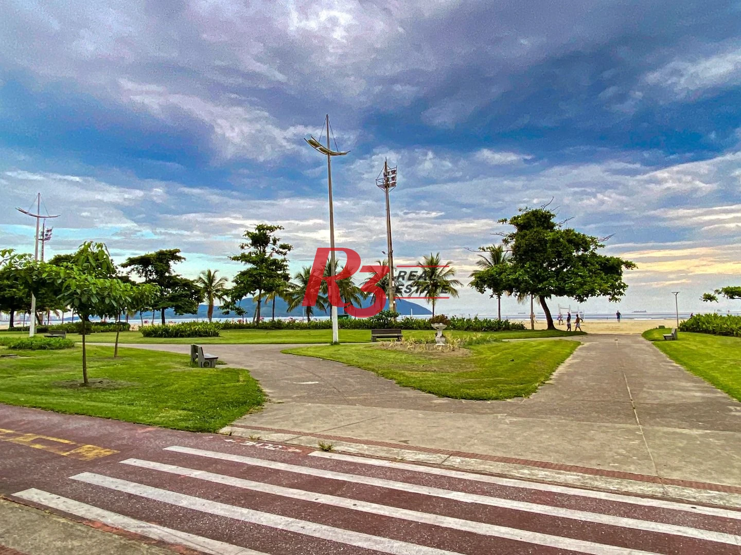 Excelente oportunidade para locação 100% mobiliada, em prédio frente mar, em Santos, 1 quarto e 1 vaga, condição muito especial!!