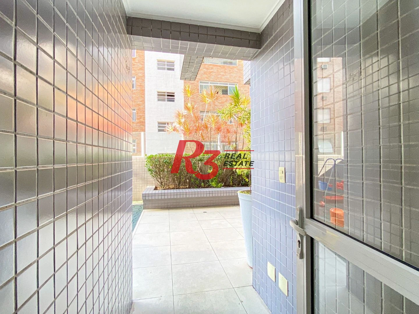 Apartamento com 2 dormitórios à venda, 82 m² por R$ 1.020.000,00 - Gonzaga - Santos/SP