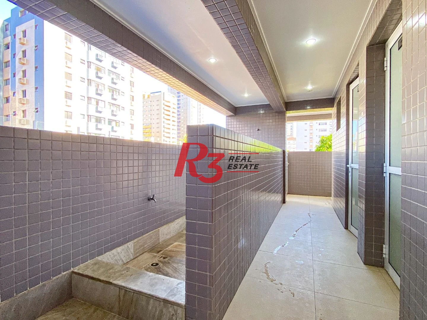 Apartamento com 2 dormitórios à venda, 82 m² por R$ 1.020.000,00 - Gonzaga - Santos/SP