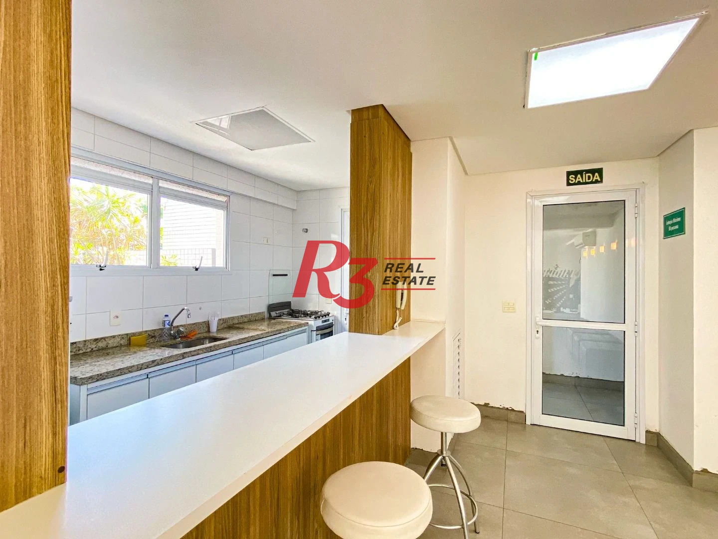 Apartamento com 2 dormitórios à venda, 82 m² por R$ 1.020.000,00 - Gonzaga - Santos/SP