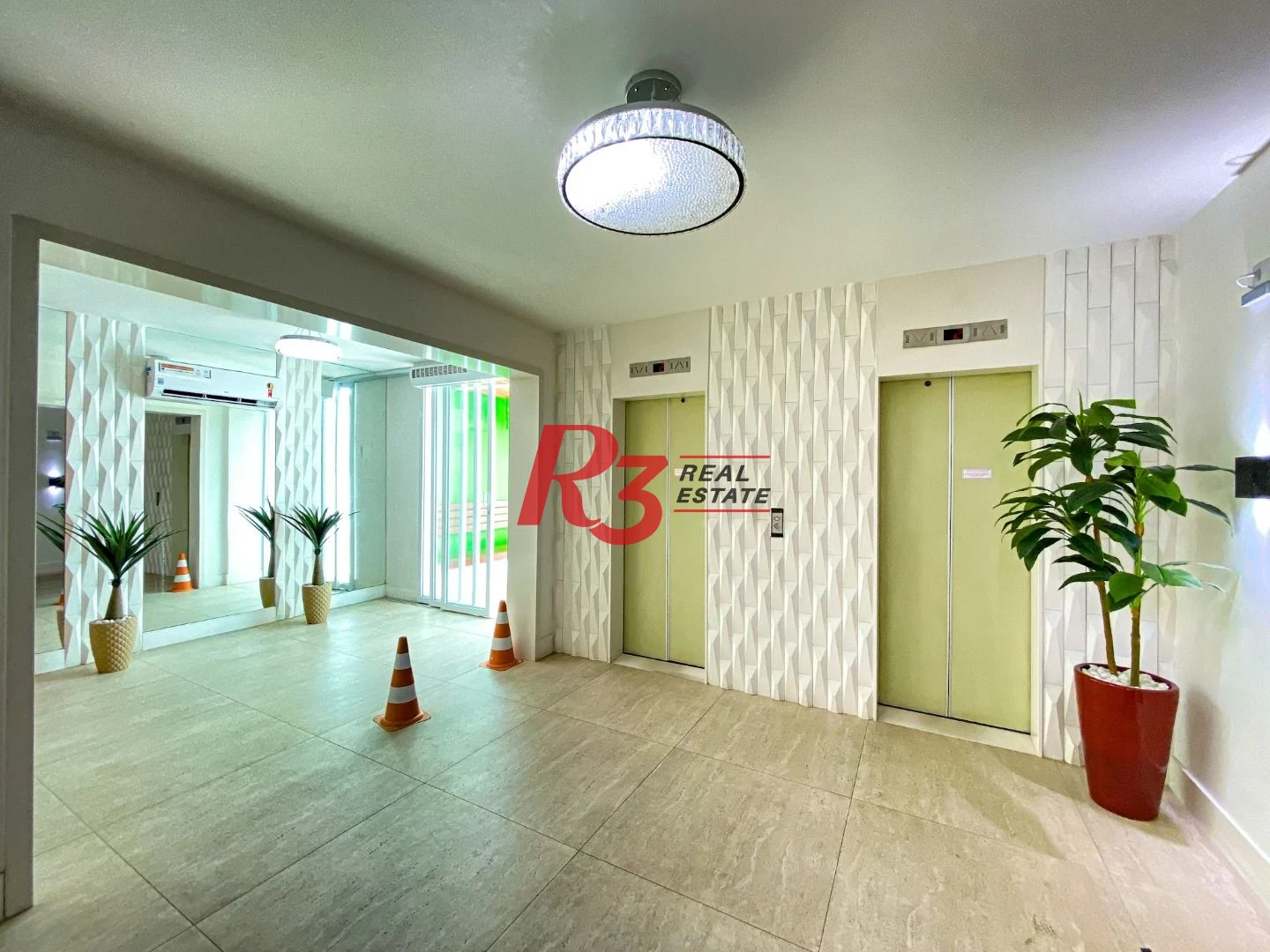 Conjunto, 92 m² - Encruzilhada - Santos/SP