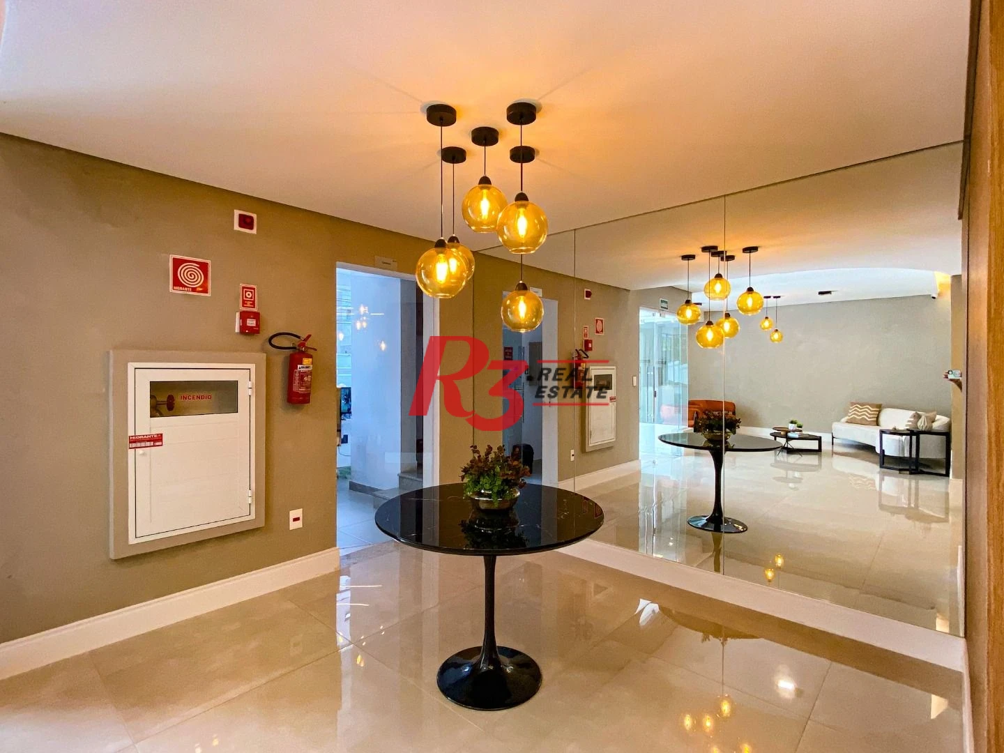 Apartamento com 2 dormitórios para alugar, 65 m² por R$ 6.300/mês - Vila Rica - Santos/SP
