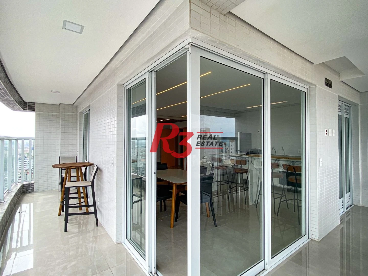 Apartamento com 2 dormitórios para alugar, 65 m² por R$ 6.300/mês - Vila Rica - Santos/SP