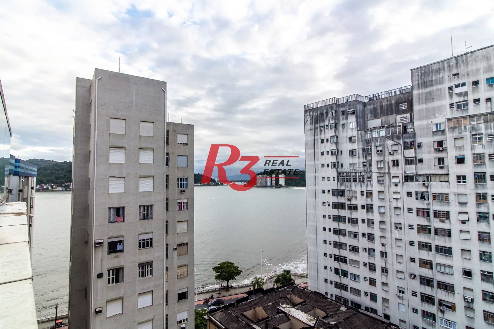 Amplo 3 dormitórios em São Vicente - 1 quadra da praia