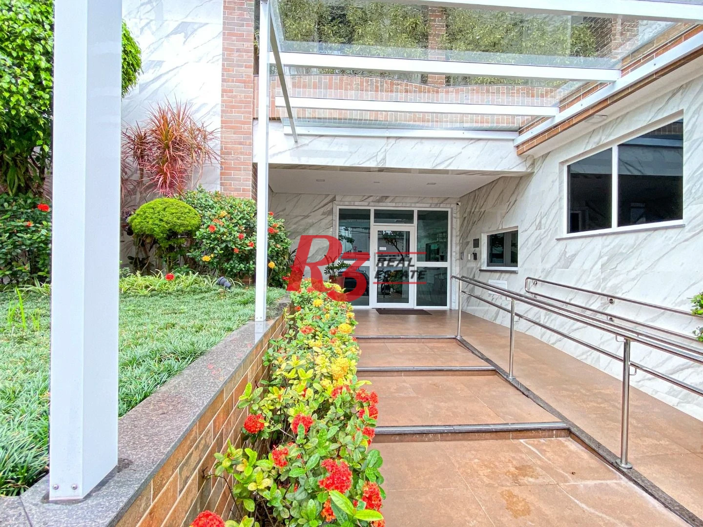 Apartamento com 2 dormitórios para alugar, 115 m² por R$ 5.622,23/mês - Gonzaga - Santos/SP